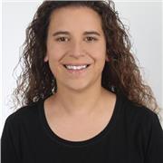 Soy maestra, y ofrezco clases de apoyo escolar para niños y niñas de primaria.